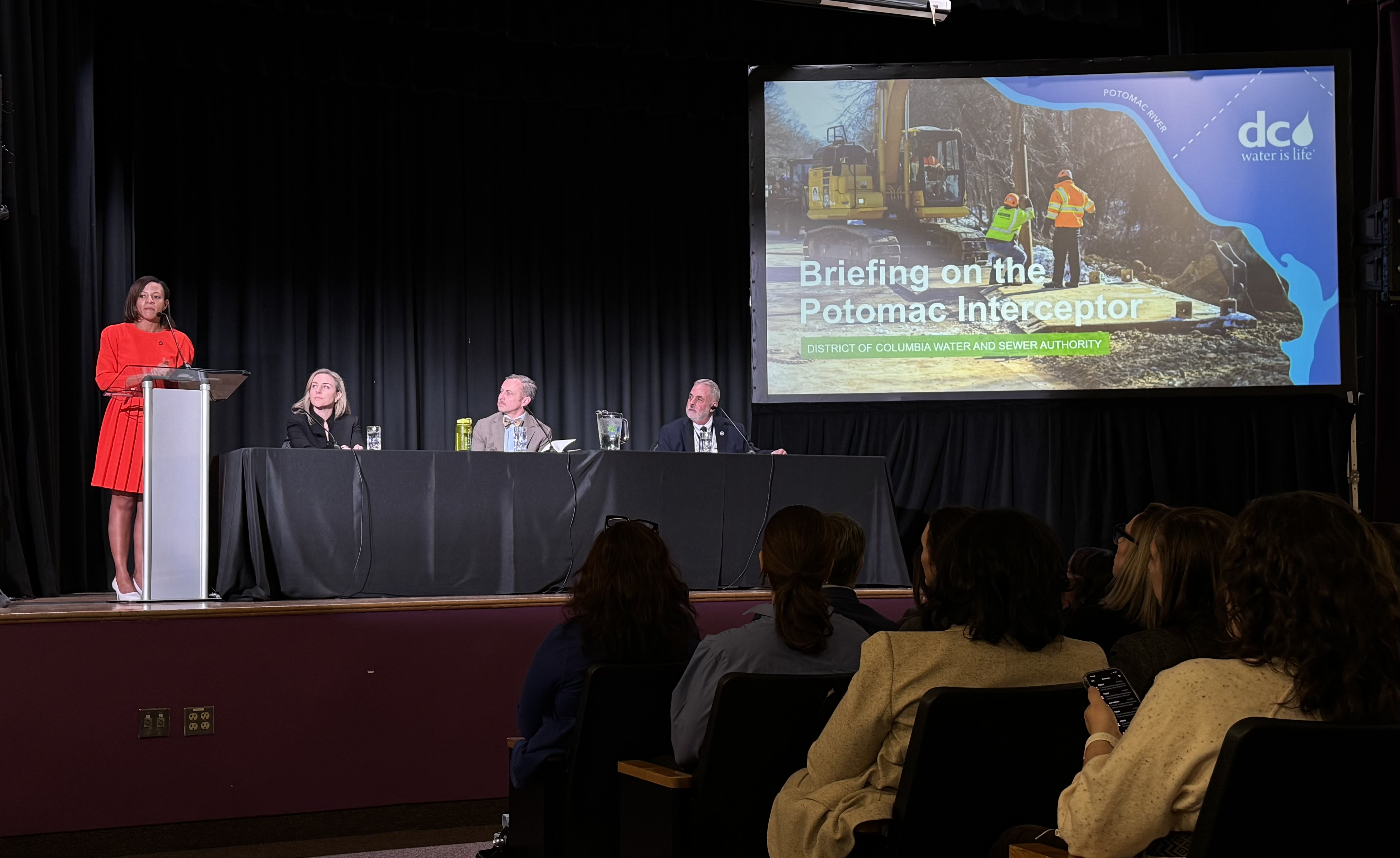 Mayor Gaskins, leaders from DC Water and VA DEQ at Alexandria meeting 