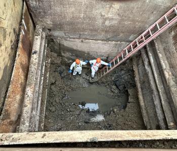 Collapse site with workers inside