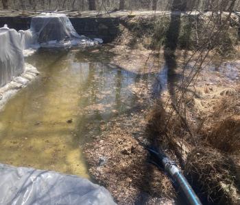 photo of freshwater dam at lock 14 with water being pumped out