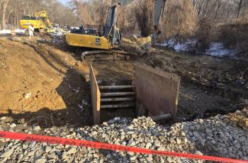 Photo of collapse site of Potomac Interceptor and excavation underway