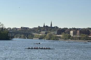 Crews rowing on Potomac